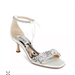Badgley Mischka Blossom Ankle tie Rhinestone white satin embellished size 7.5
